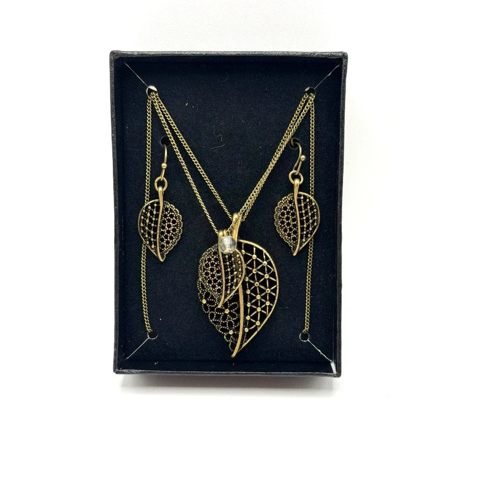 AVON Filigree Leaf Necklace, Earrings, Bracelet ~ 3 Piece Set‎ Gold Tone NEW